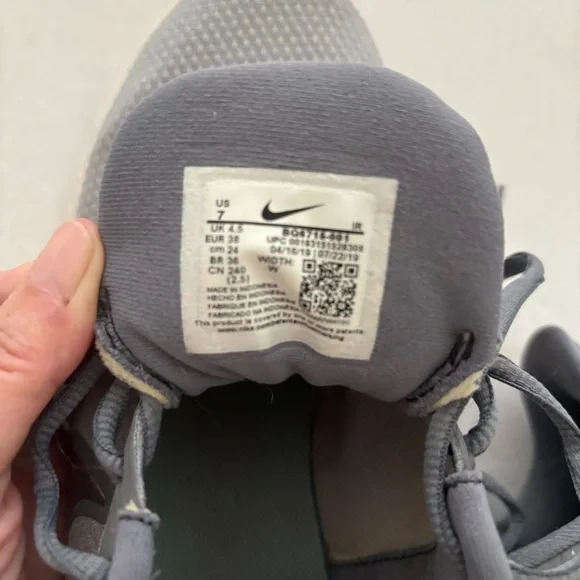 Nike Women's Sneakers Size 7 W Gray/Silver Athletic Running Shoes BQ6716-001 - Picture 9 of 9